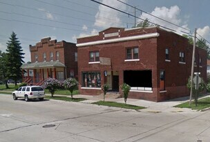902 Oak St, Unit 1 in Wyandotte, MI - Building Photo