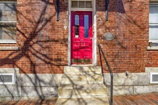 105 W Merrimack St in Manchester, NH - Building Photo