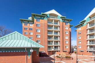 Colecroft Station Condominiums in Alexandria, VA - Building Photo - Building Photo