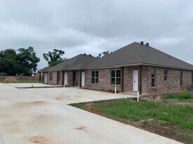 1561 Ham Reid Rd in Lake Charles, LA - Building Photo