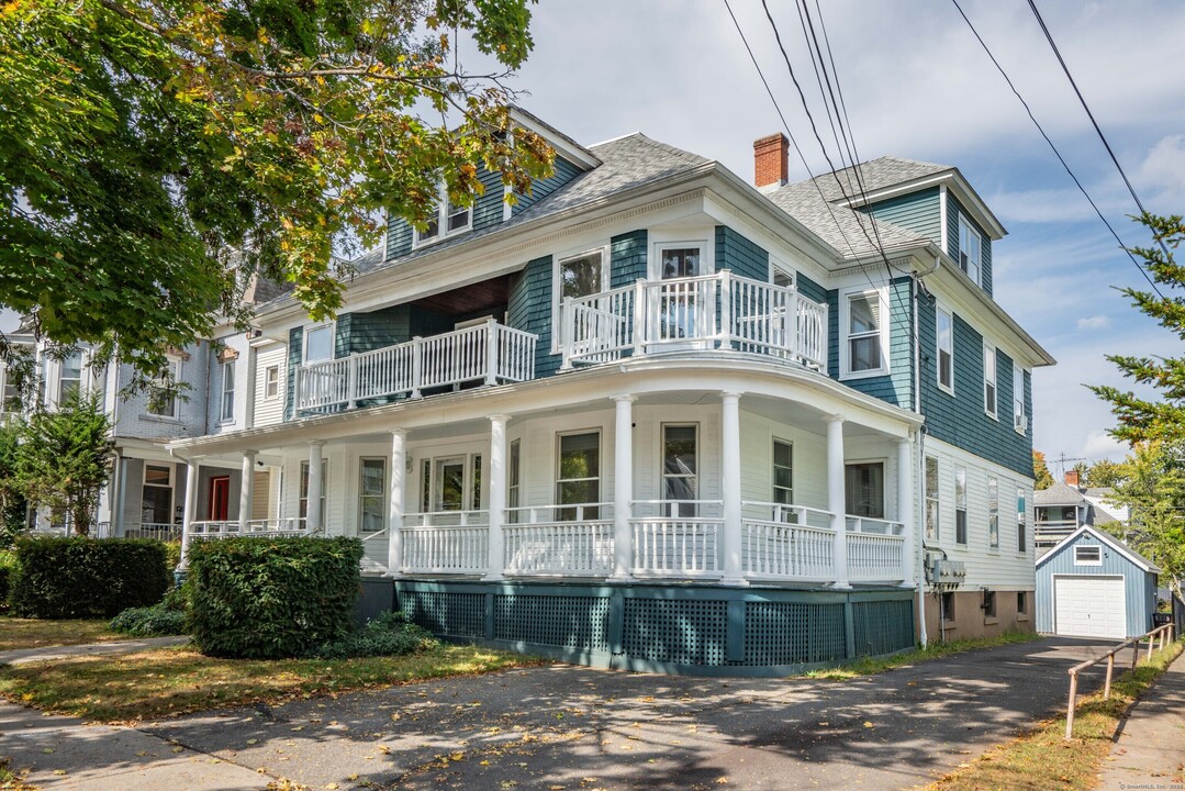 144 Lincoln St in Middletown, CT - Building Photo