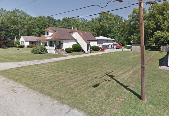 133 Fairlawn Ave in Niles, OH - Building Photo - Building Photo