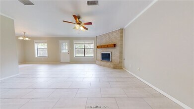 1003 Val Verde Dr, Unit B in College Station, TX - Building Photo - Building Photo