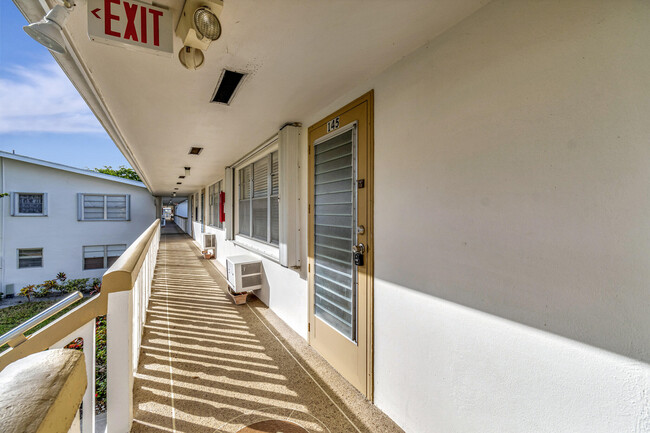145 Bedford F in West Palm Beach, FL - Building Photo - Building Photo