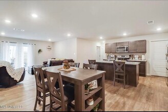 2520 Esplanade St in Ocean Springs, MS - Building Photo - Building Photo