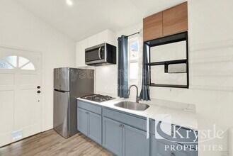 215 Central Ave in Vallejo, CA - Building Photo - Building Photo