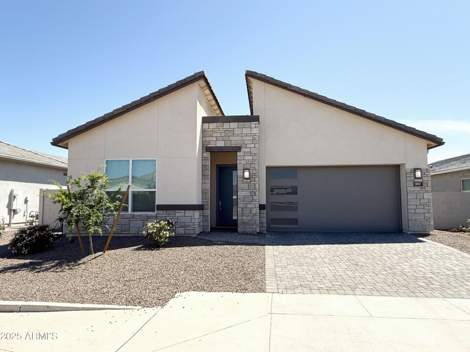 10457 W Salter Dr in Peoria, AZ - Building Photo