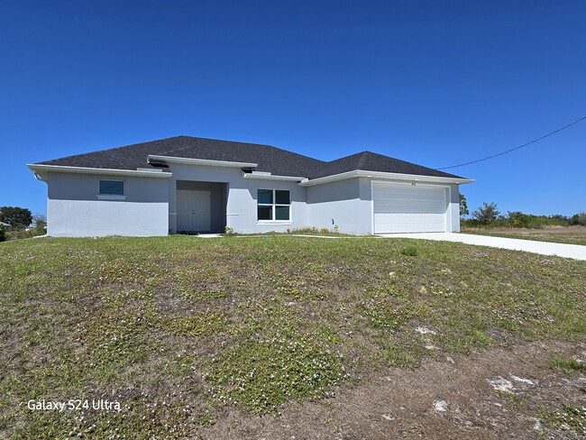 2936 NW 4th Pl in Cape Coral, FL - Building Photo - Building Photo