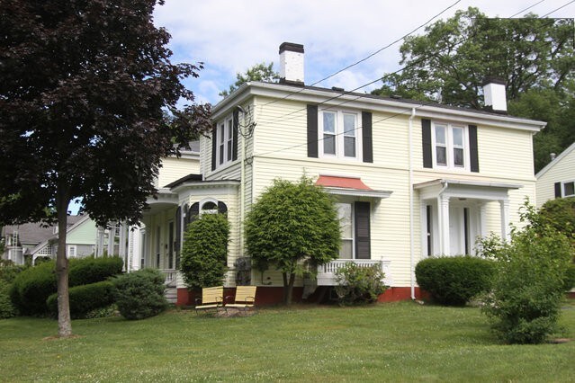 137 Elm St in Northampton, MA - Foto de edificio - Building Photo