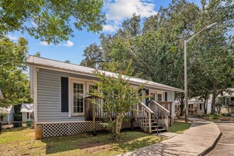 2282 Magnolia Cir in Tallahassee, FL - Building Photo - Building Photo