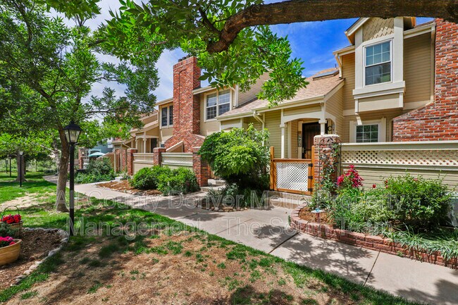 2890 W Long Cir in Littleton, CO - Building Photo - Building Photo