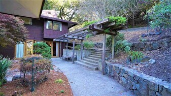 3076 Buena Vista Way in Berkeley, CA - Building Photo