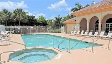 15385 Bellamar Cir, Unit 413 in Ft. Myers, FL - Foto de edificio - Building Photo