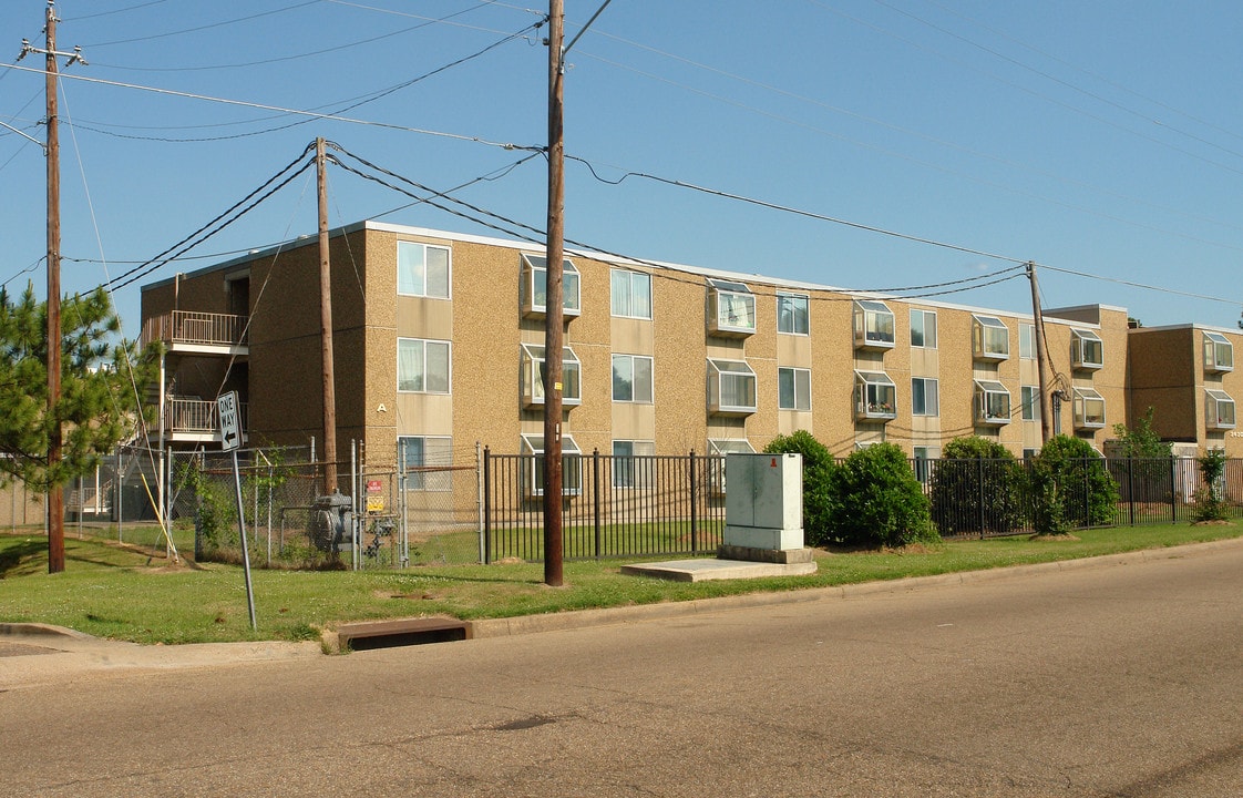 Golden Key Apartments in Jackson, MS - Building Photo