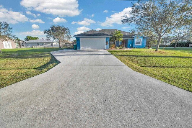 5464 NW Milner Dr in Port St. Lucie, FL - Building Photo - Building Photo