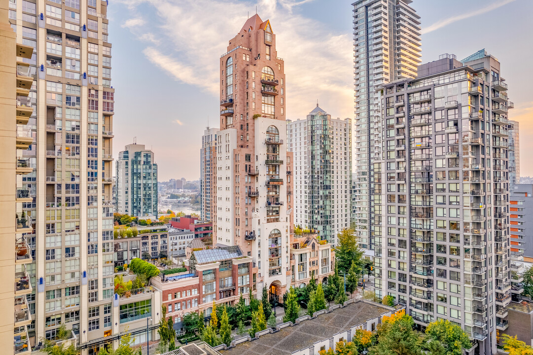 Grace Tower in Vancouver, BC - Building Photo