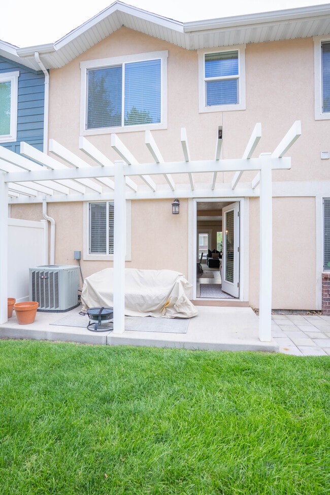 9023 S Quarry Stone Way in Sandy, UT - Building Photo - Building Photo