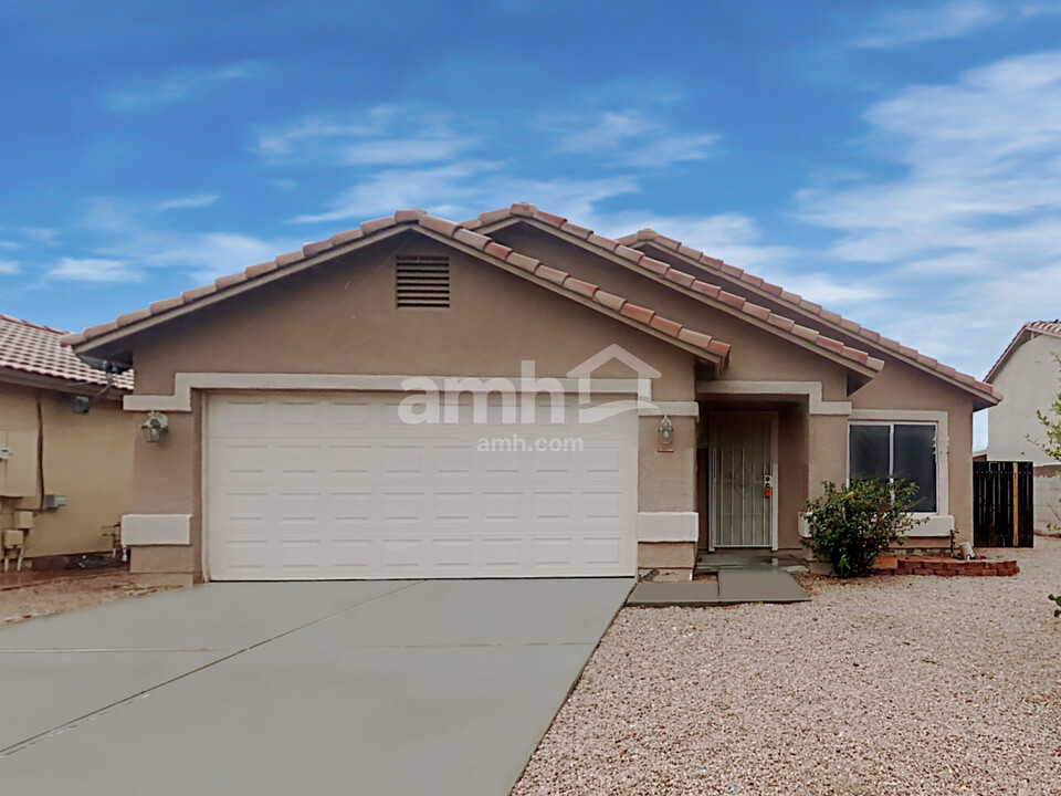 11579 W Alvarado Rd in Avondale, AZ - Building Photo