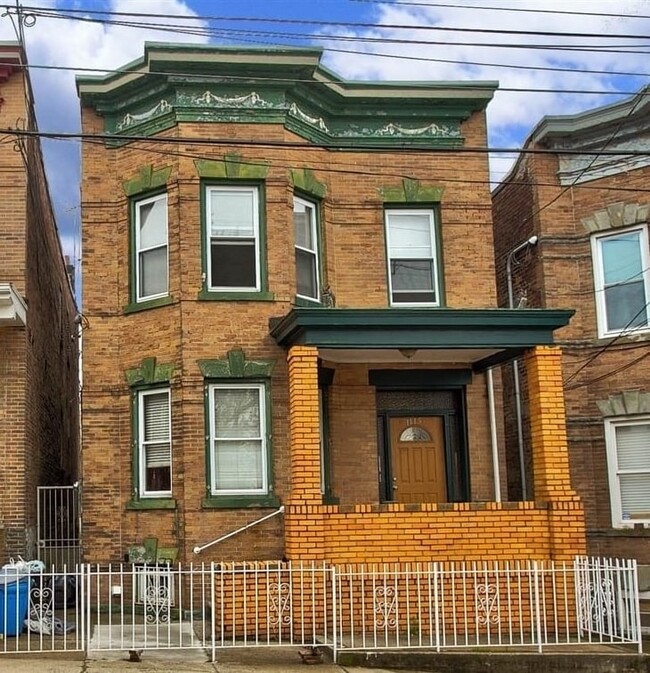 property at 1115 28th St