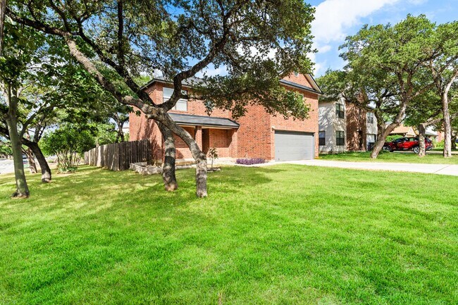 16074 Walnut Creek Dr in San Antonio, TX - Foto de edificio - Building Photo