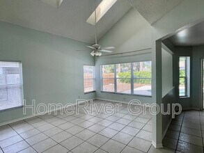 9810 Sunnyoak Dr in Riverview, FL - Building Photo - Building Photo