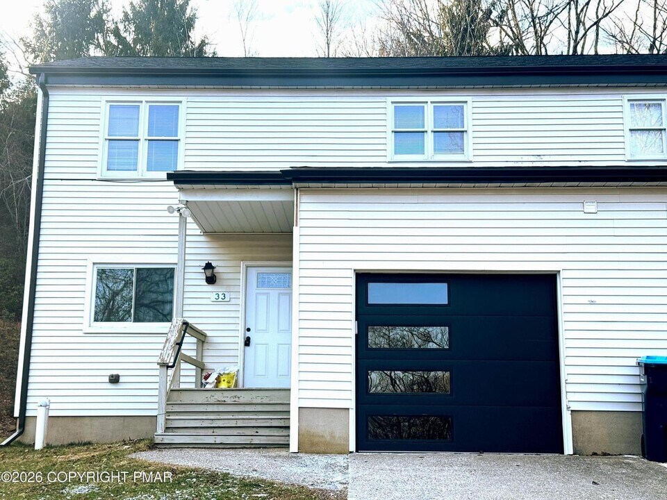 35 Brookeville Terrace in Mt Pocono, PA - Building Photo
