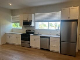 110 Esplanade Ave in Ladysmith, BC - Building Photo