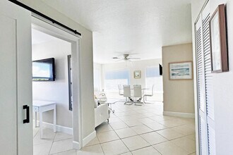 3541 NE Ocean Blvd in Jensen Beach, FL - Foto de edificio - Building Photo