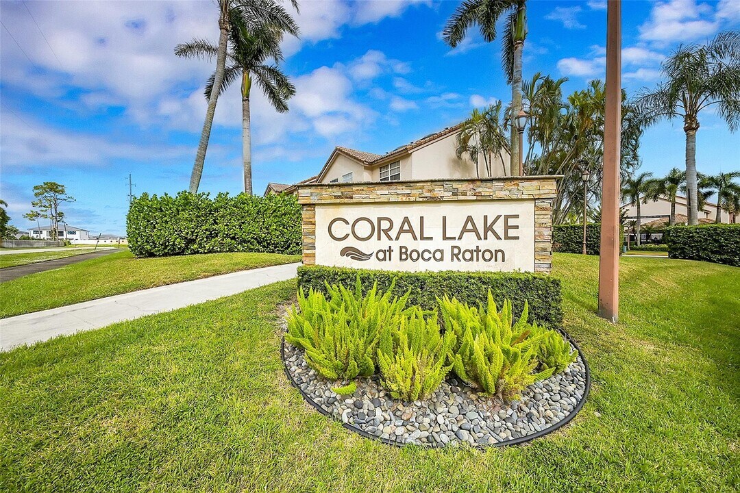 9449 Boca River Cir in Boca Raton, FL - Foto de edificio