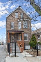 1943 N Kedvale Ave in Chicago, IL - Building Photo