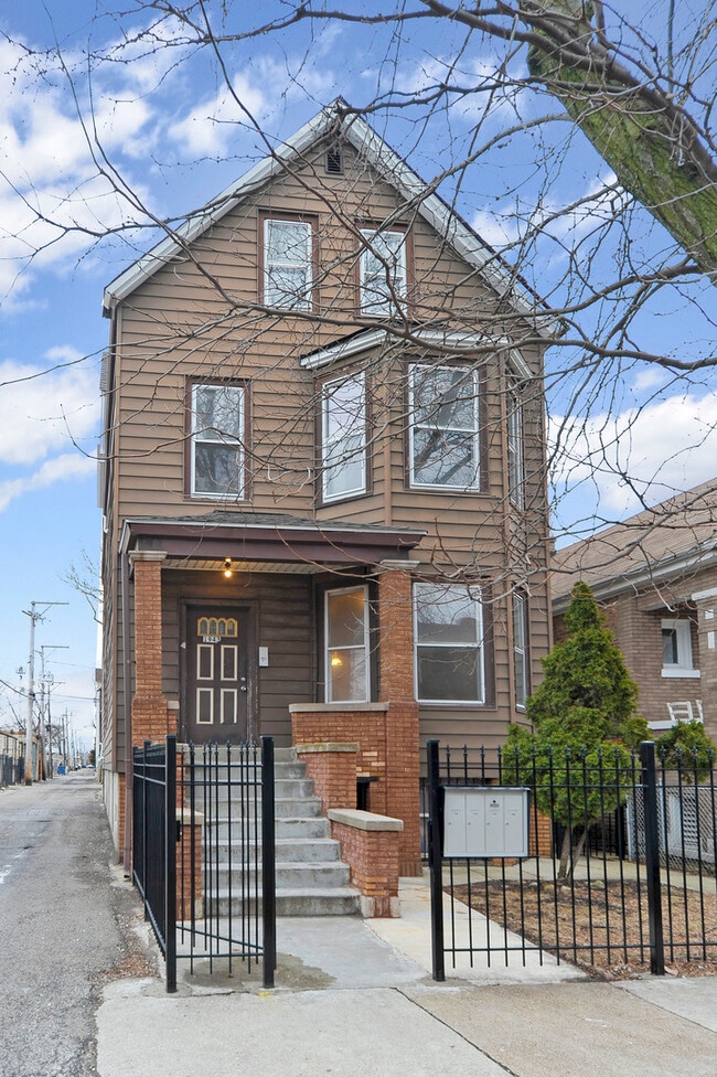 property at 1943 N Kedvale Ave