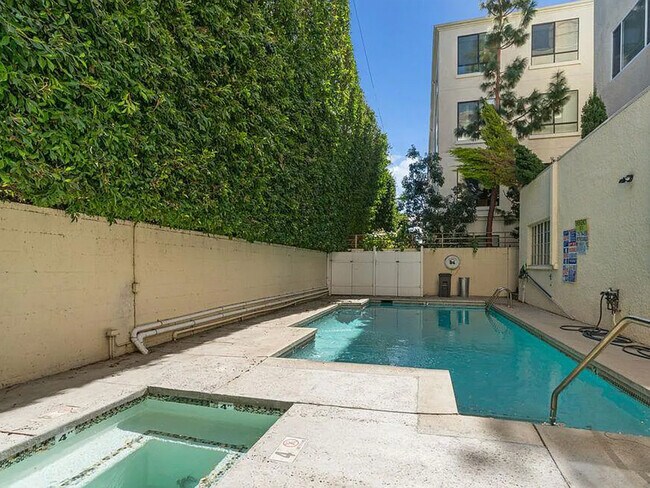 1520 Camden Ave in Los Angeles, CA - Building Photo - Building Photo
