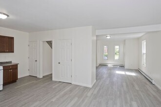 22-24 Highland Ave in Northampton, MA - Building Photo - Building Photo
