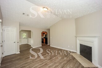 11 Laurel Dr in Newnan, GA - Building Photo - Building Photo