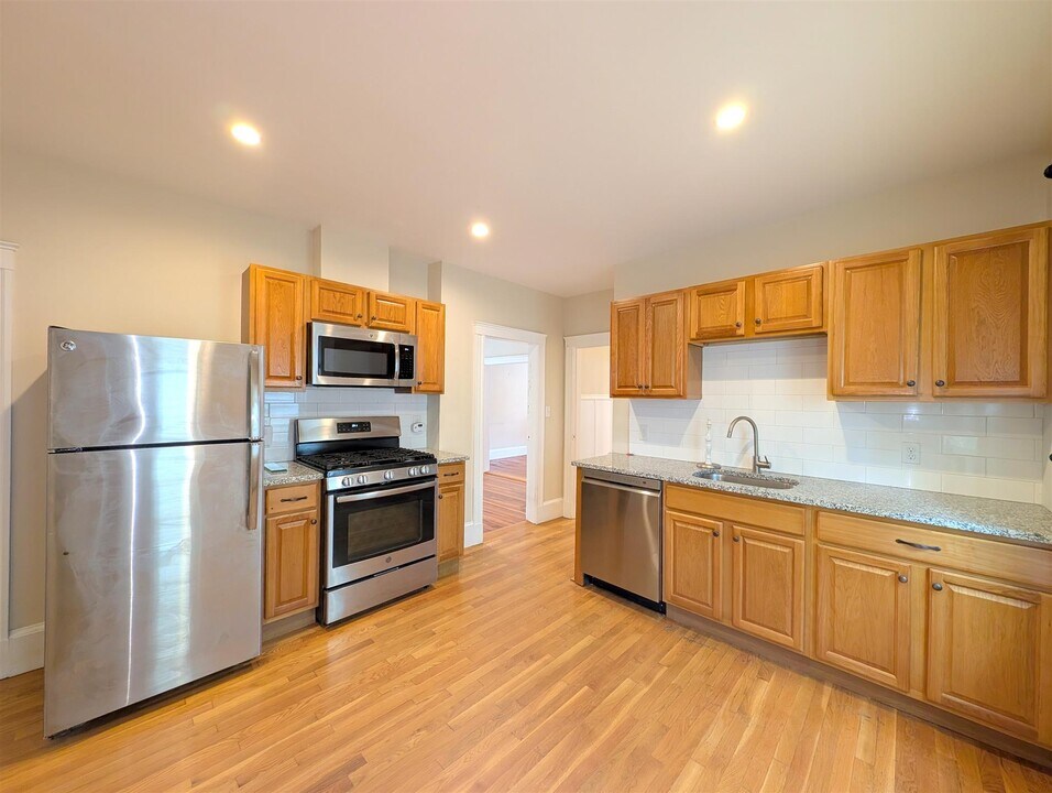 38 Gold Star Rd, Unit 1 in Cambridge, MA - Building Photo