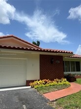 7321 SW 11th St in Plantation, FL - Foto de edificio - Building Photo