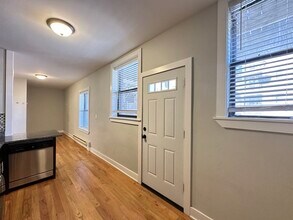 4425 N Wolcott Ave, Unit M02H in Chicago, IL - Foto de edificio - Building Photo