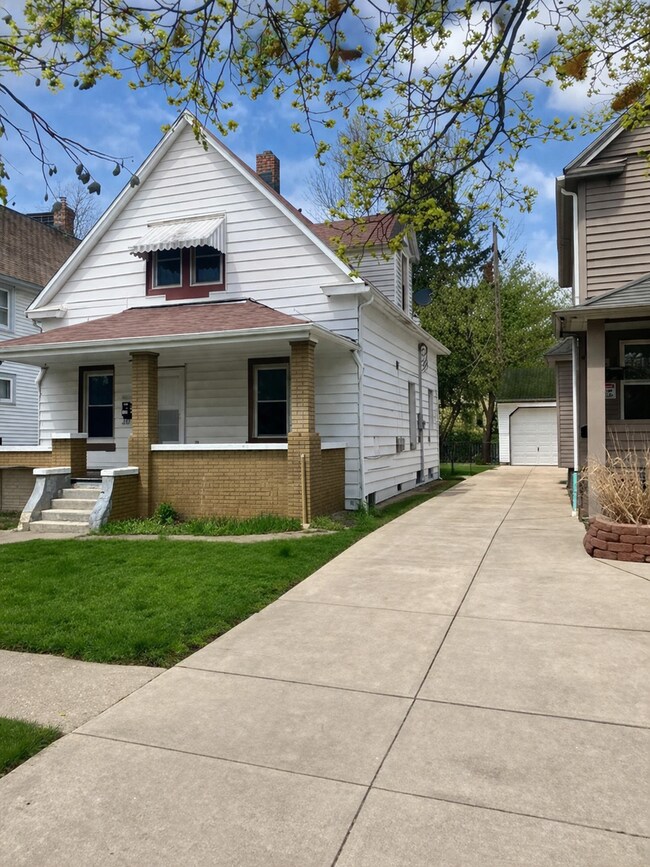 2219 W 103rd St in Cleveland, OH - Building Photo - Building Photo