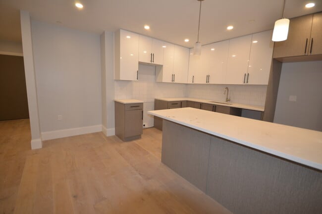 369 Market St, Unit 1 in Boston, MA - Building Photo - Building Photo