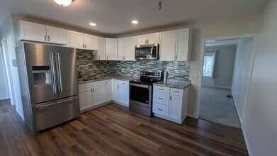 1750 W 54th St in Davenport, IA - Building Photo - Building Photo