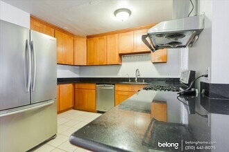 4903 Indian Wood Rd, Unit 109 in Culver City, CA - Foto de edificio - Building Photo