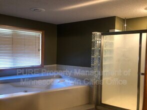 1680 Thornhill Ln in Woodbury, MN - Building Photo - Building Photo