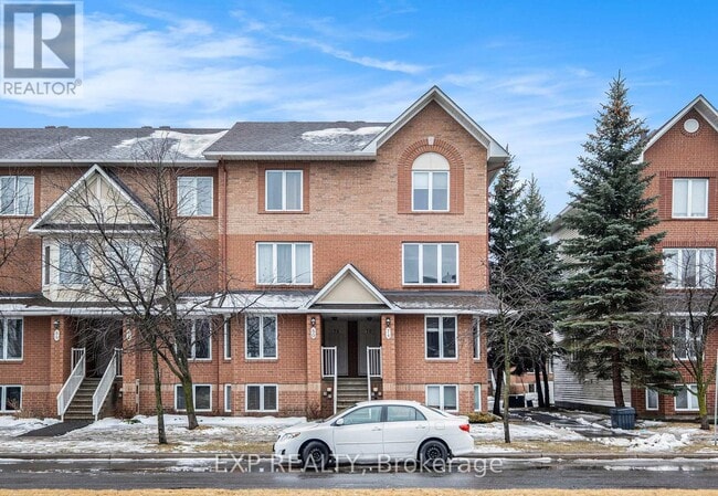 property at 76 Lakepointe Dr