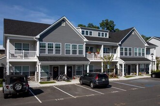 495 Middle Country Rd in Selden, NY - Building Photo - Building Photo