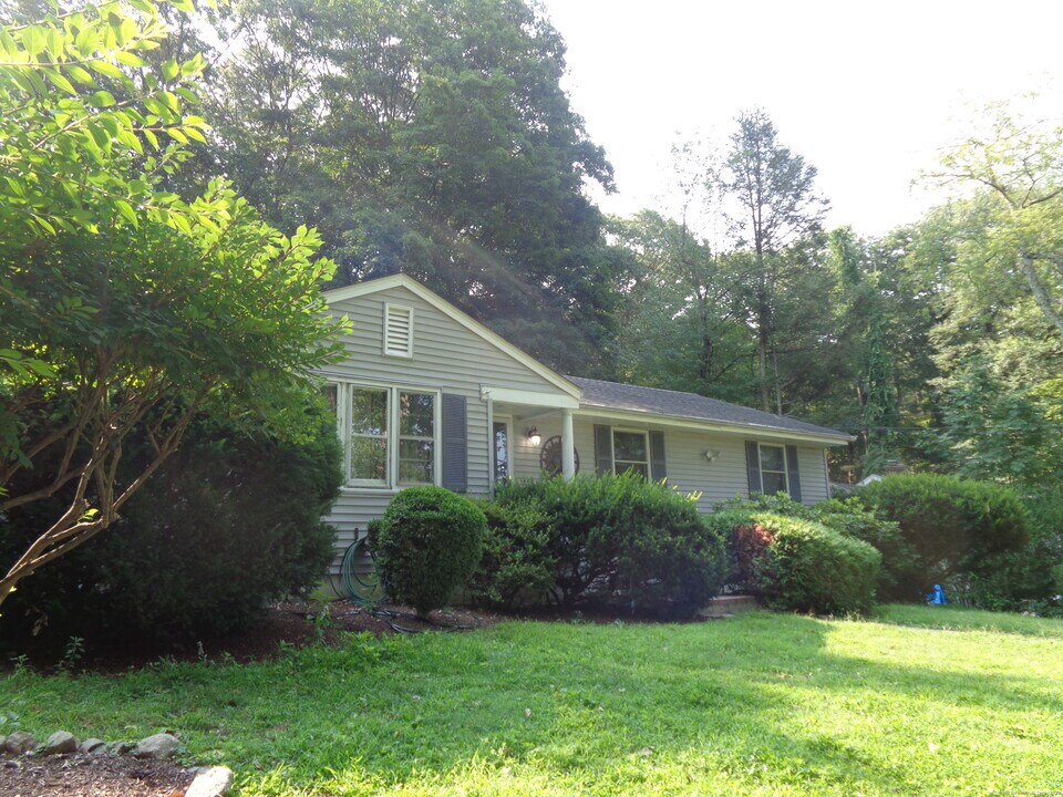 455 Hoyt St in Darien, CT - Building Photo