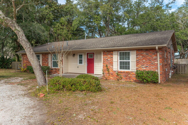 170 Grandview Ave in Valparaiso, FL - Building Photo - Building Photo