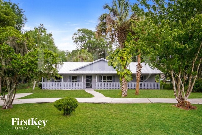 8240 Stoner Rd in Riverview, FL - Foto de edificio - Building Photo