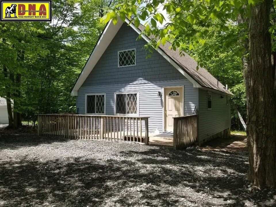4703 Norwood Ln in Tobyhanna, PA - Building Photo