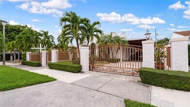2271 SW 25th St in Miami, FL - Building Photo - Building Photo