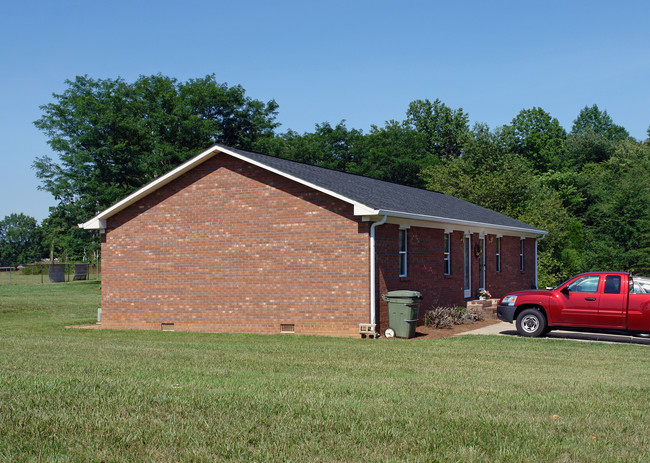 Community Rd in Lexington, NC - Foto de edificio - Building Photo